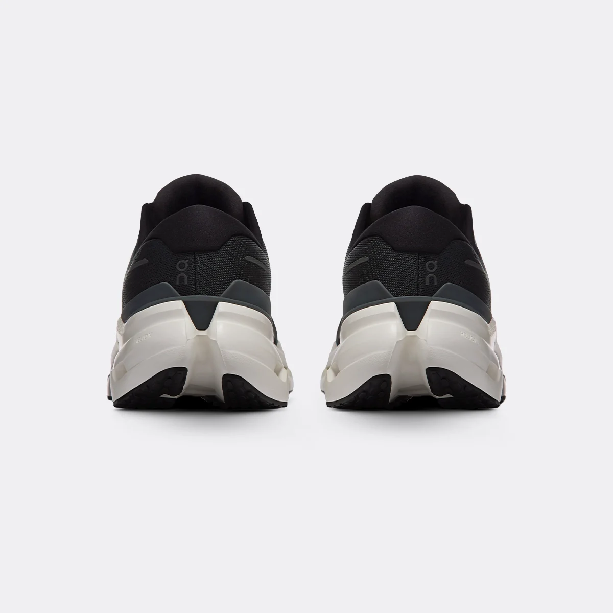 On Cloudrunner 3 - Image 16