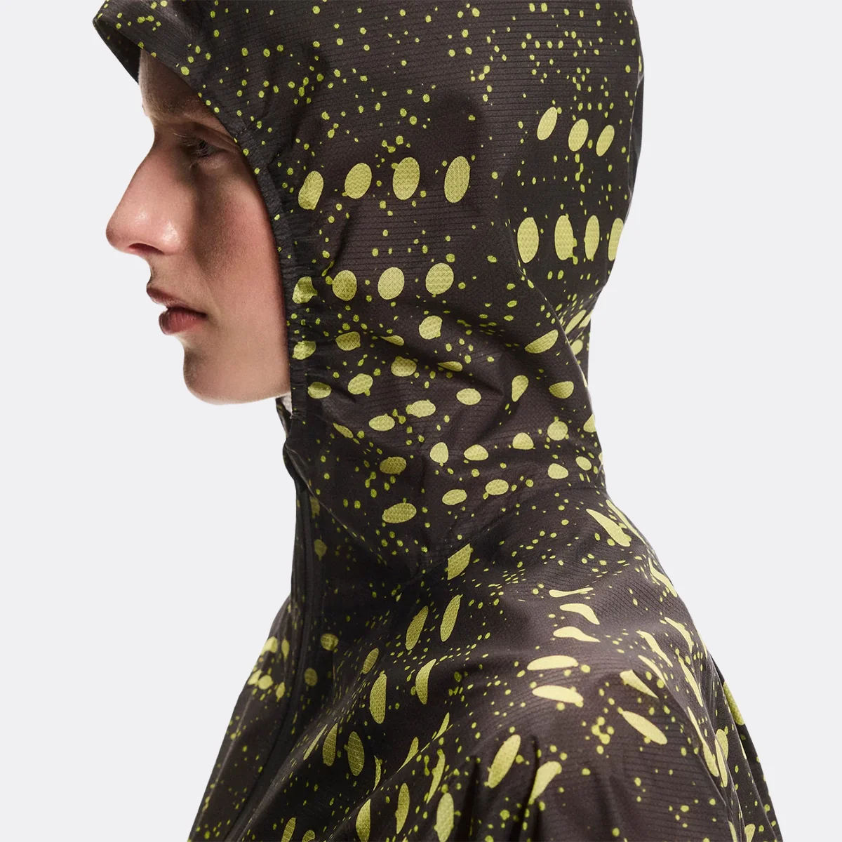 On Ultra Jacket - Image 5